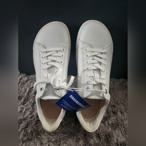 Like New Birkenstock sz 38 L7/M5 Unisex Bend Low Top White Leather Sneakers
